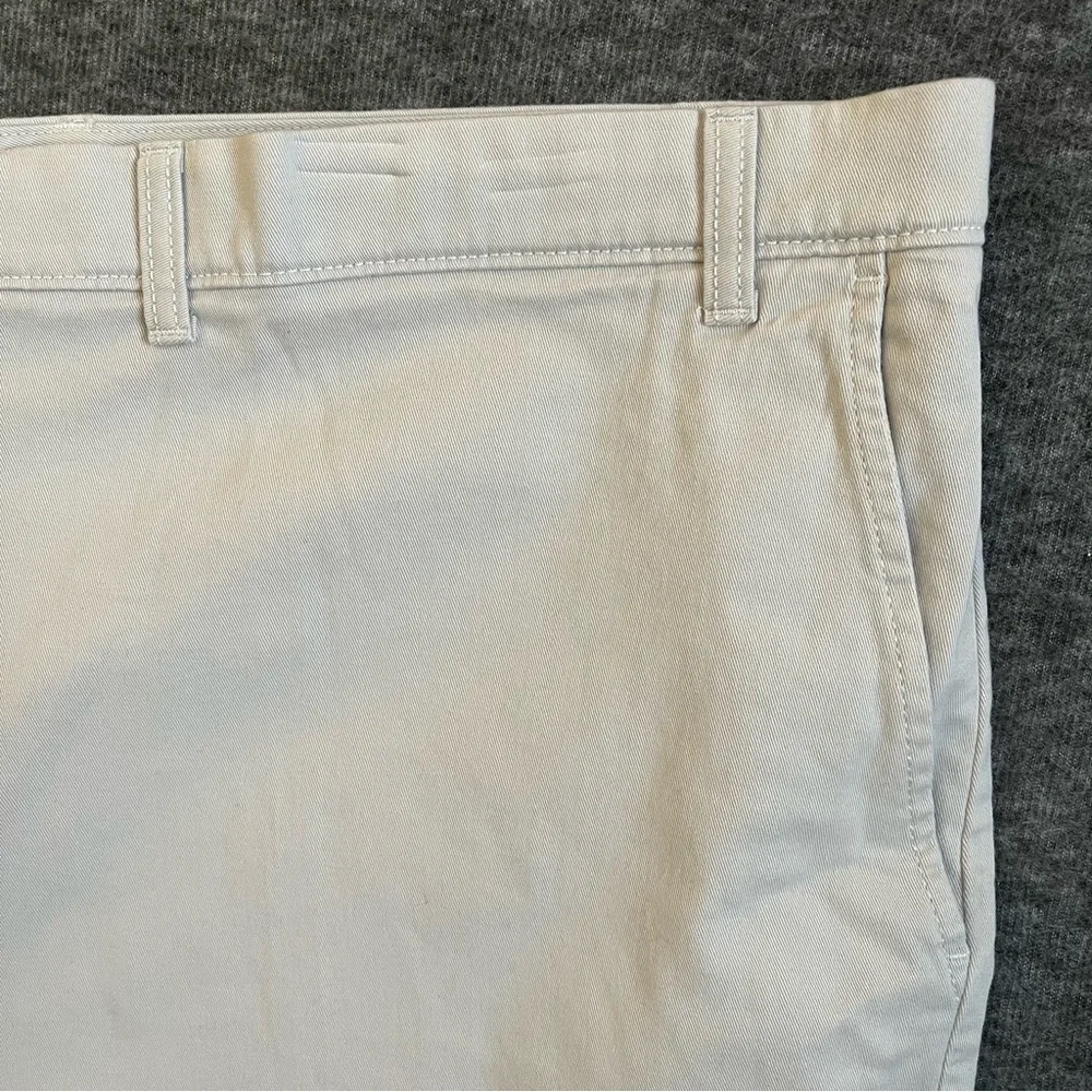 Roundtree & Yorke Men's The Cloud Shorts Flat Front Khaki Shorts